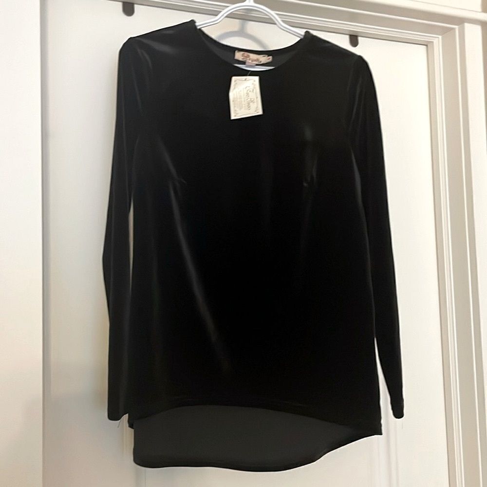 AXTEH BLACK VELOUR LONG SLEEVE TOP.  BACK IS LONGER.   GREAT TO WEAR W/ …